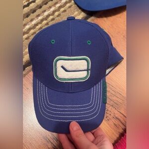 💙 Vintage Vancouver Canucks Small/Medium Cap 💙